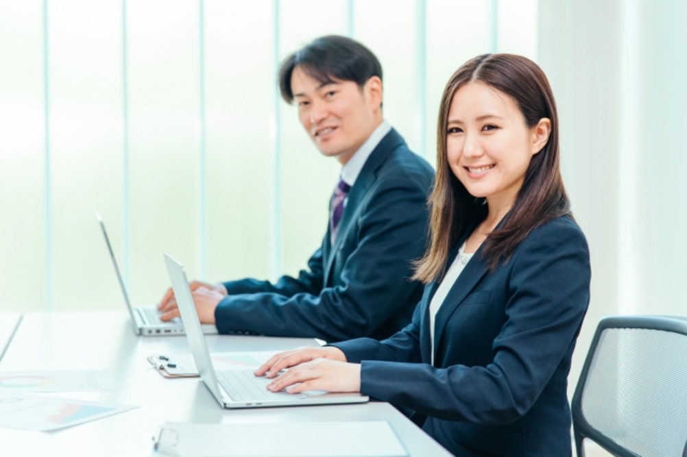 【全国各地募集】デジタル事務スタッフ（データ集計・分析等）★未経験OK★1ヵ月研修あり★年休124日★正社員募集！