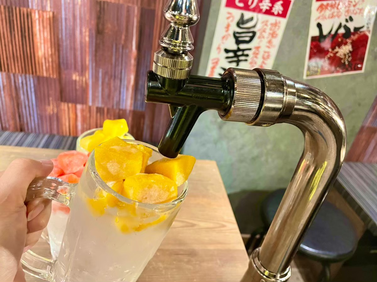 人気の蛇口からレモンサワー！全卓に設置の飲み放題です！お客様とスタッフとの接触も避けられます。
